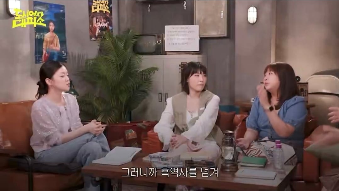 비오는 날에 밖에 나가려면 아무리 우산을 써도 조금 젖을 각오를 해야하잖아요 | 인스티즈