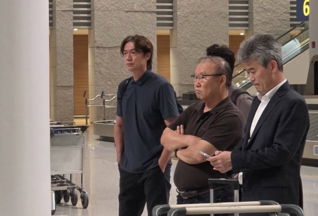 Son은 빼고 지 손은 넣는 감독.jpg | 인스티즈