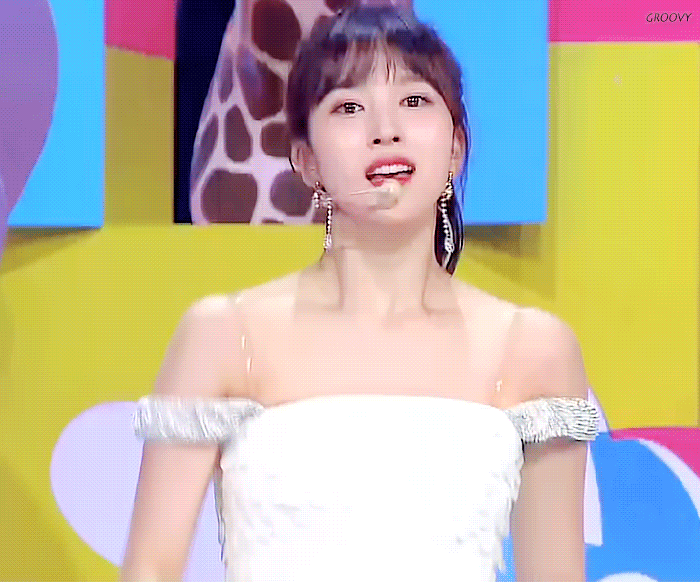 반묶음머리하고 레전드 찍은 트와이스 미나.gif | 인스티즈
