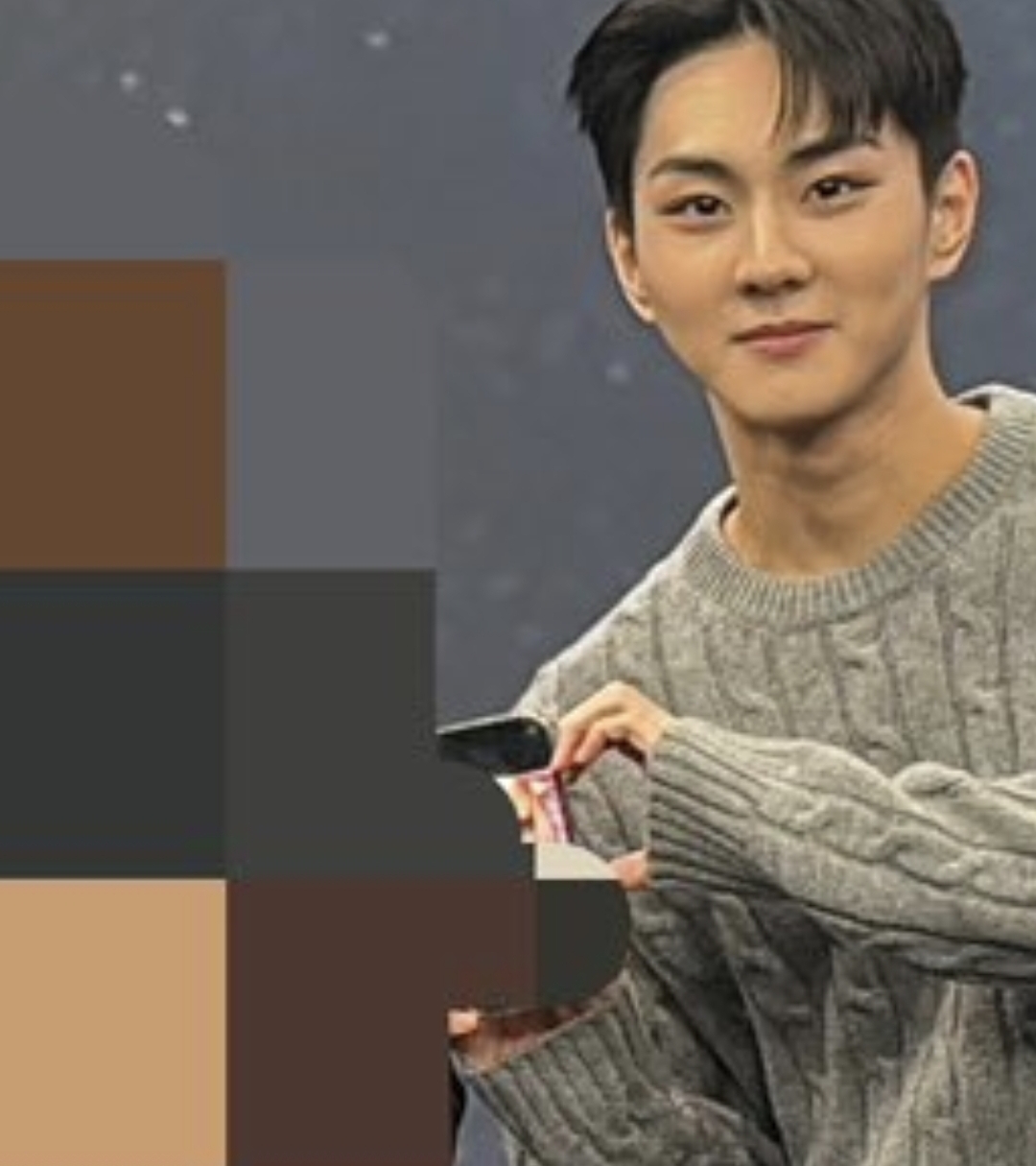친구가 방송국에 일하는데 내가 좋아하는 아이돌이랑 사진을 찍고 보여줬어 | 인스티즈