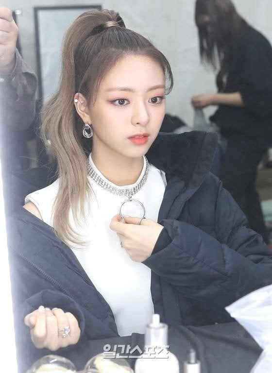 무서울 정도로 눈이 크다는 ITZY 유나.....gif | 인스티즈