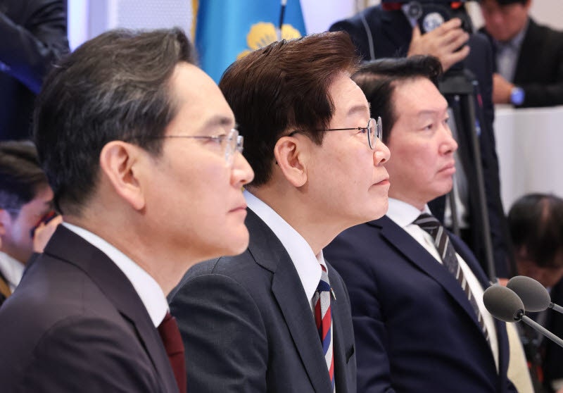 서로 90도 인사하는 이재명 대통령, 이재용 삼전회장 오늘자 사진 | 인스티즈