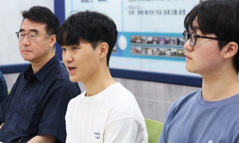 서울과학고 고교생 2명, 블랙홀 난제 해결 | 인스티즈