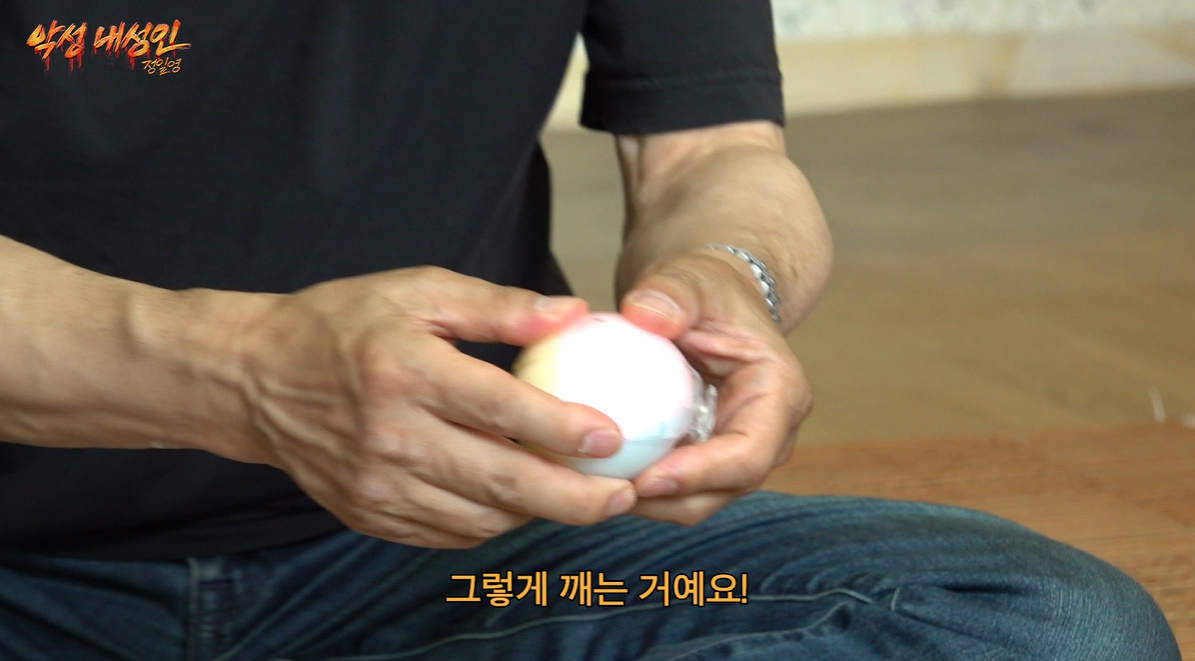 요즘 유행하는 말랑이 만져본 65살 아저씨 반응.jpg | 인스티즈