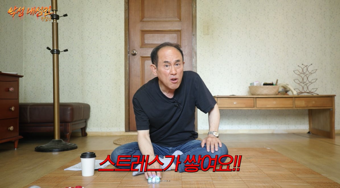 요즘 유행하는 말랑이 만져본 65살 아저씨 반응.jpg | 인스티즈