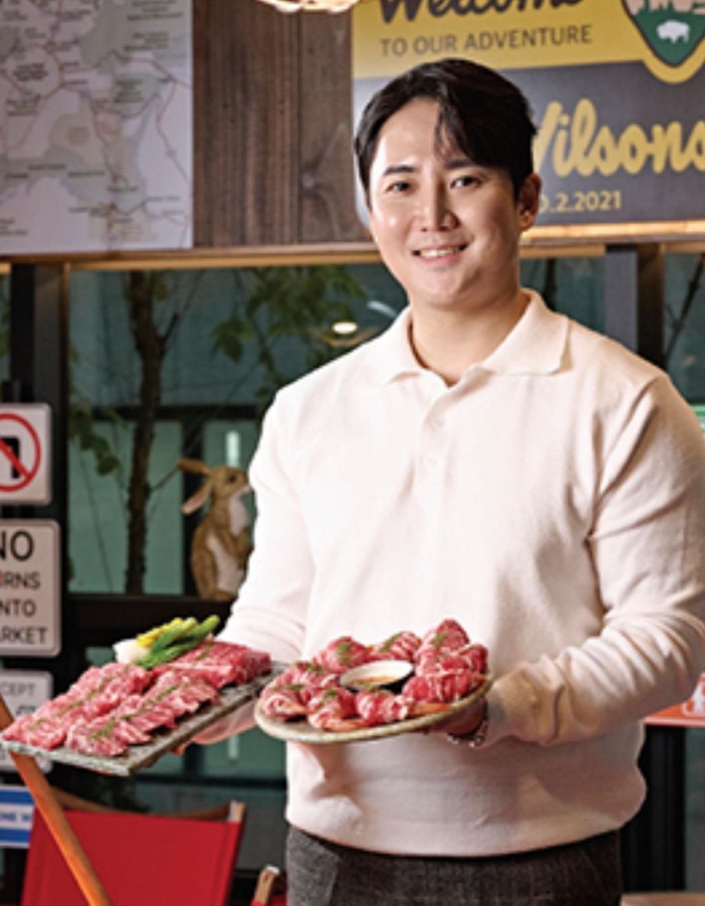 sns에서 난리난 멋있는 홍대 맛집 고기집 사장님 | 인스티즈
