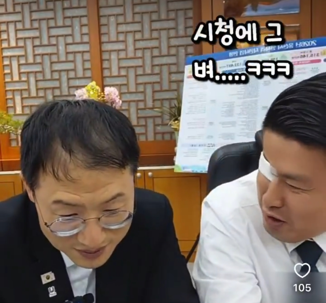 울산 시청 마당에 김두겸 전 시장이 수십억 들여서 벼농사를 지었대.twt | 인스티즈