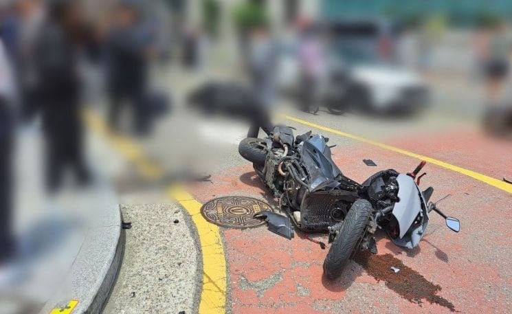 70대 운전 차량 인도 돌진 2명 사망… 부산 대연동서 참변 | 인스티즈