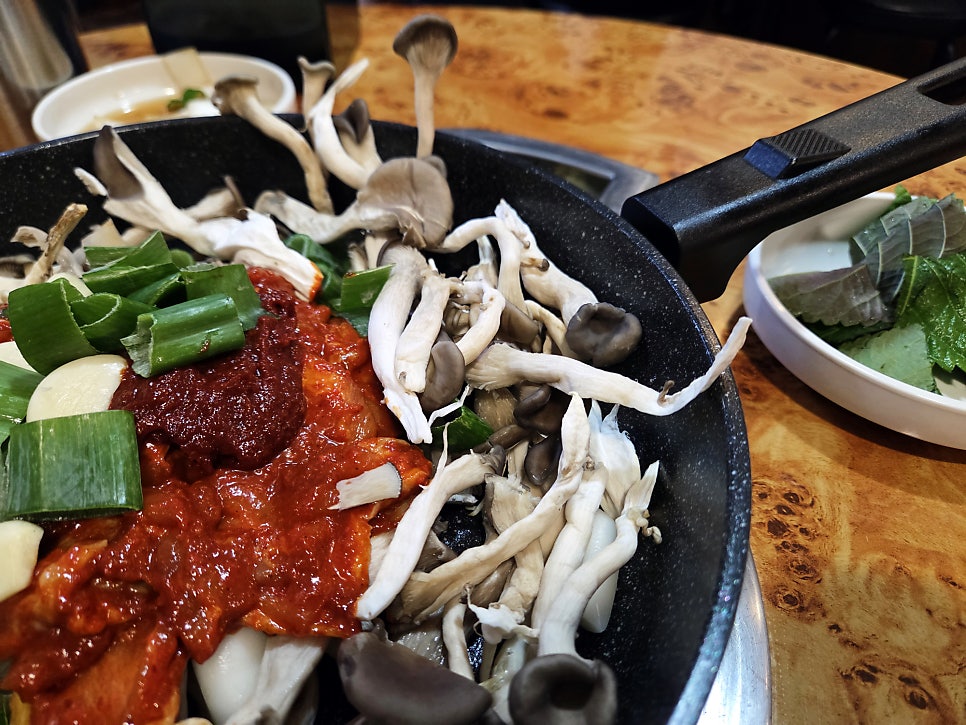 버섯 주물럭 & 볶음밥 | 인스티즈