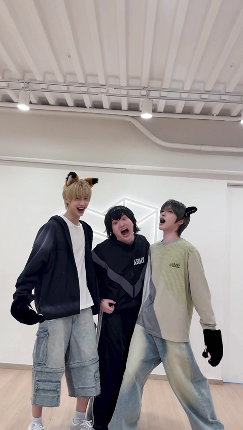 남돌 쇼츠 보고 있다가 당황한 이유.jpg | 인스티즈