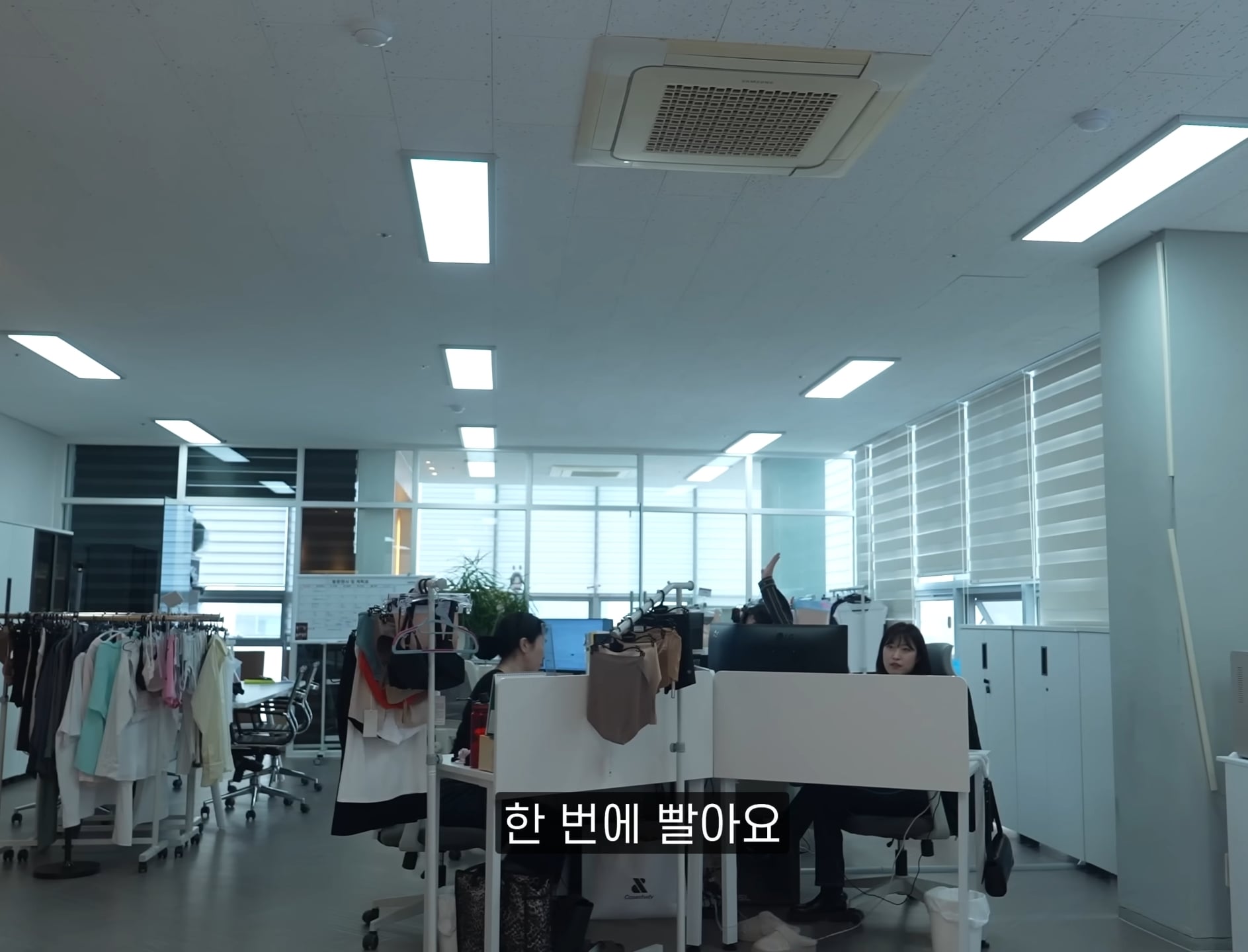 김종국 & 송지효 : "샤워하고 한 번 닦은 수건을 왜 바로 세탁함???".jpg | 인스티즈
