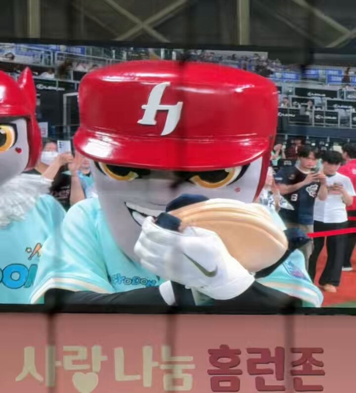 턱돌이가 망곰이 먹음 | 인스티즈