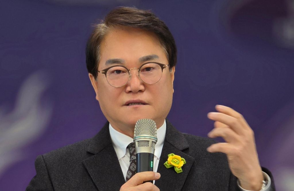 경찰 수사 받던 김하수 前청도군수 숨진채 발견 | 인스티즈