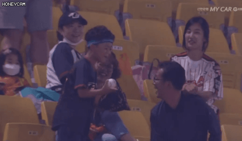 아빠가 공 받아줘서 기쁜 어린이.gif | 인스티즈