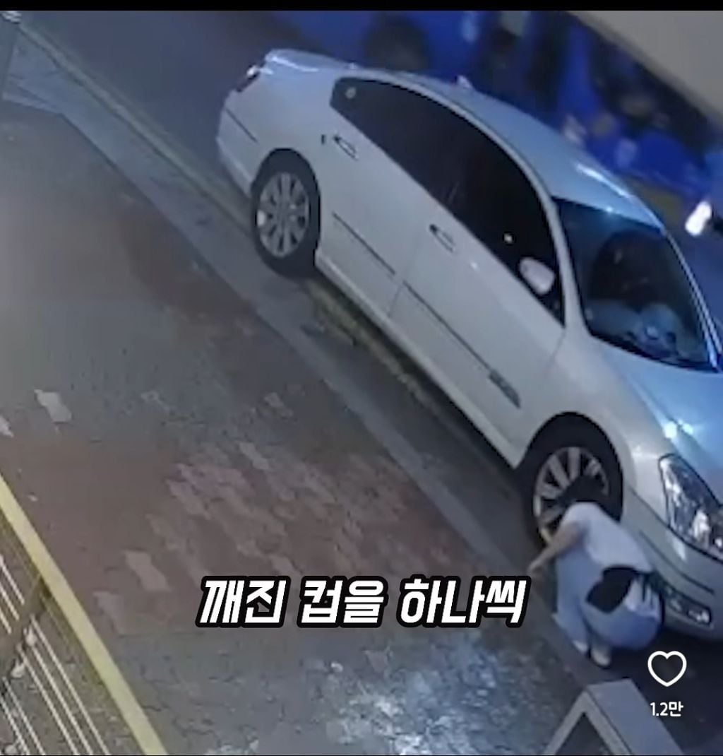 카페에서 금연이라했더니 커피 던지는 남성 손님들 | 인스티즈