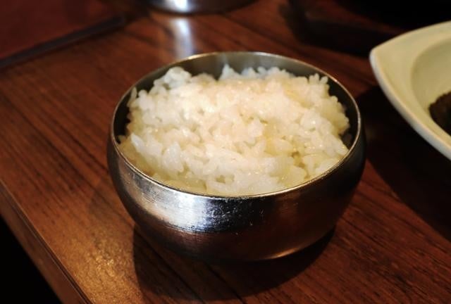 식당 공깃밥은 왜 스테인리스 밥그릇에 주는 걸까? | 인스티즈