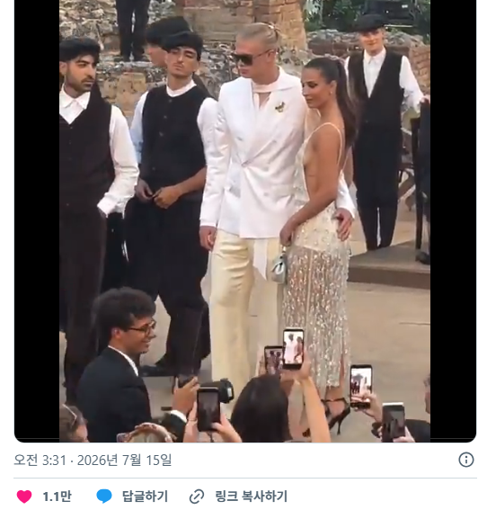 여친이랑 돌체가바나쇼 참석한 홀란드 | 인스티즈