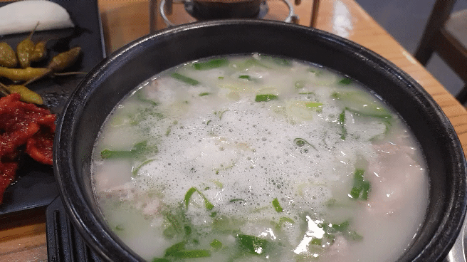 뜨끈한 국밥 한 그릇.gif | 인스티즈