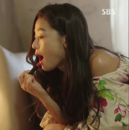 거울 보는 전지현.gif | 인스티즈