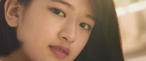 촬영 당시 15살(중2)였다는 안유진 렌즈광고 컨셉...gif | 인스티즈