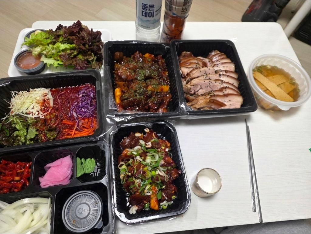 애매하게 남들보다 많이 먹는 대식가(?)는 돈이 개많이듬 차라리 먹방처럼 잘먹어야 하는데 | 인스티즈
