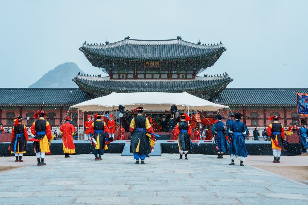 눈 내리는 날에 열린 전국 수문장 임명의식 | 인스티즈