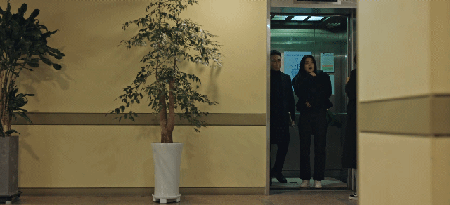 드라마 악귀에서 자꾸 웃긴 연기 잘 하는 오정세.gif | 인스티즈