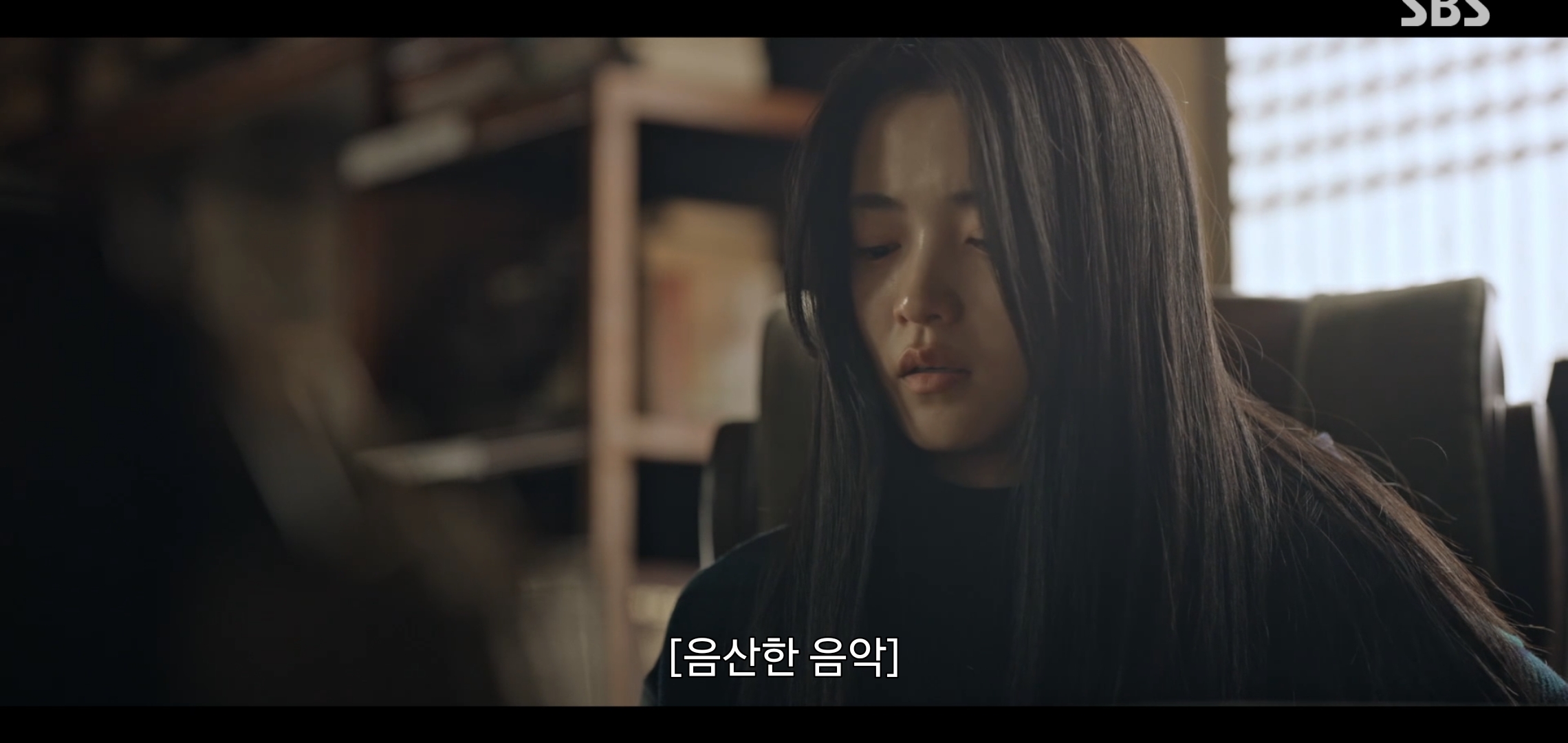 드라마 악귀에서 자꾸 웃긴 연기 잘 하는 오정세.gif | 인스티즈