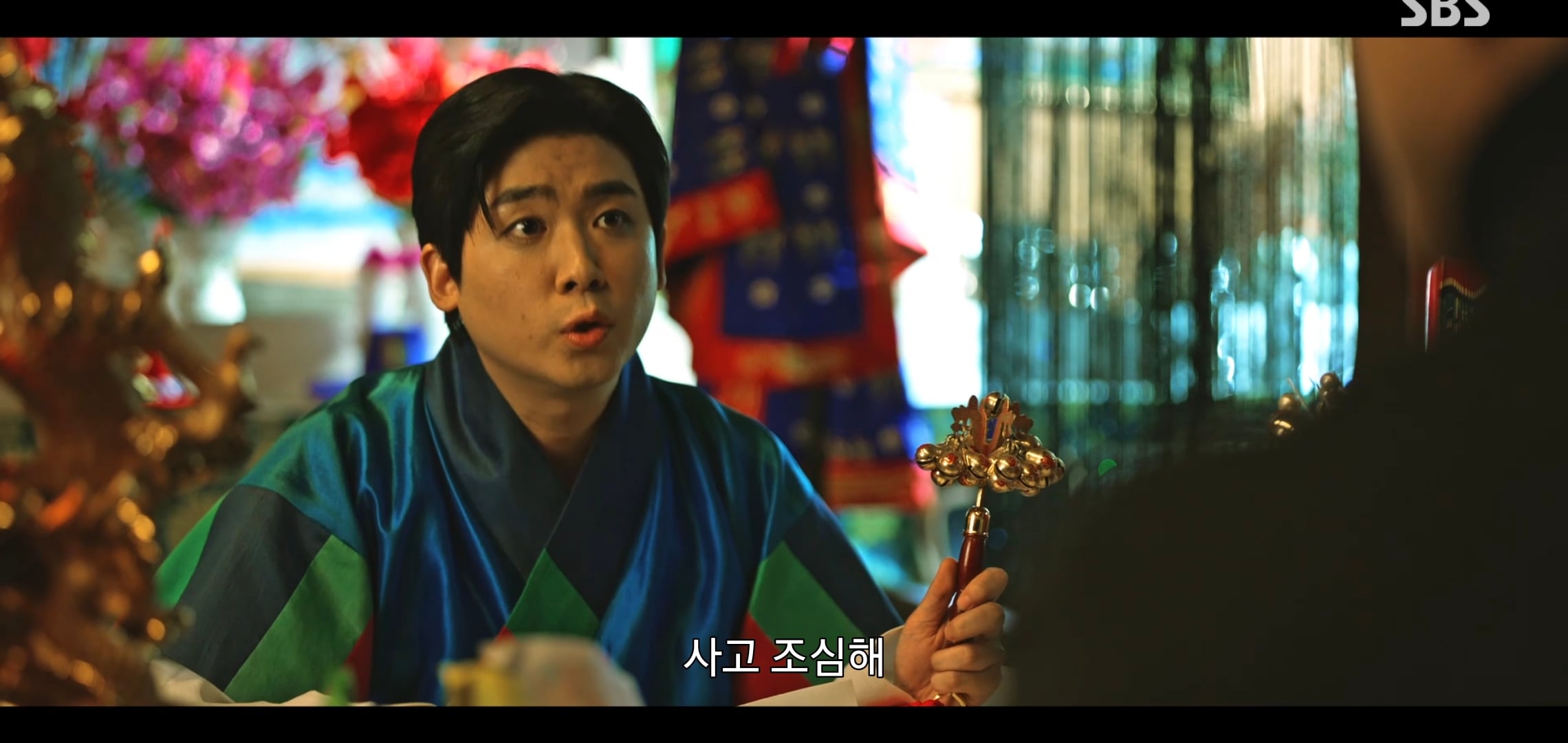 드라마 악귀에서 자꾸 웃긴 연기 잘 하는 오정세.gif | 인스티즈