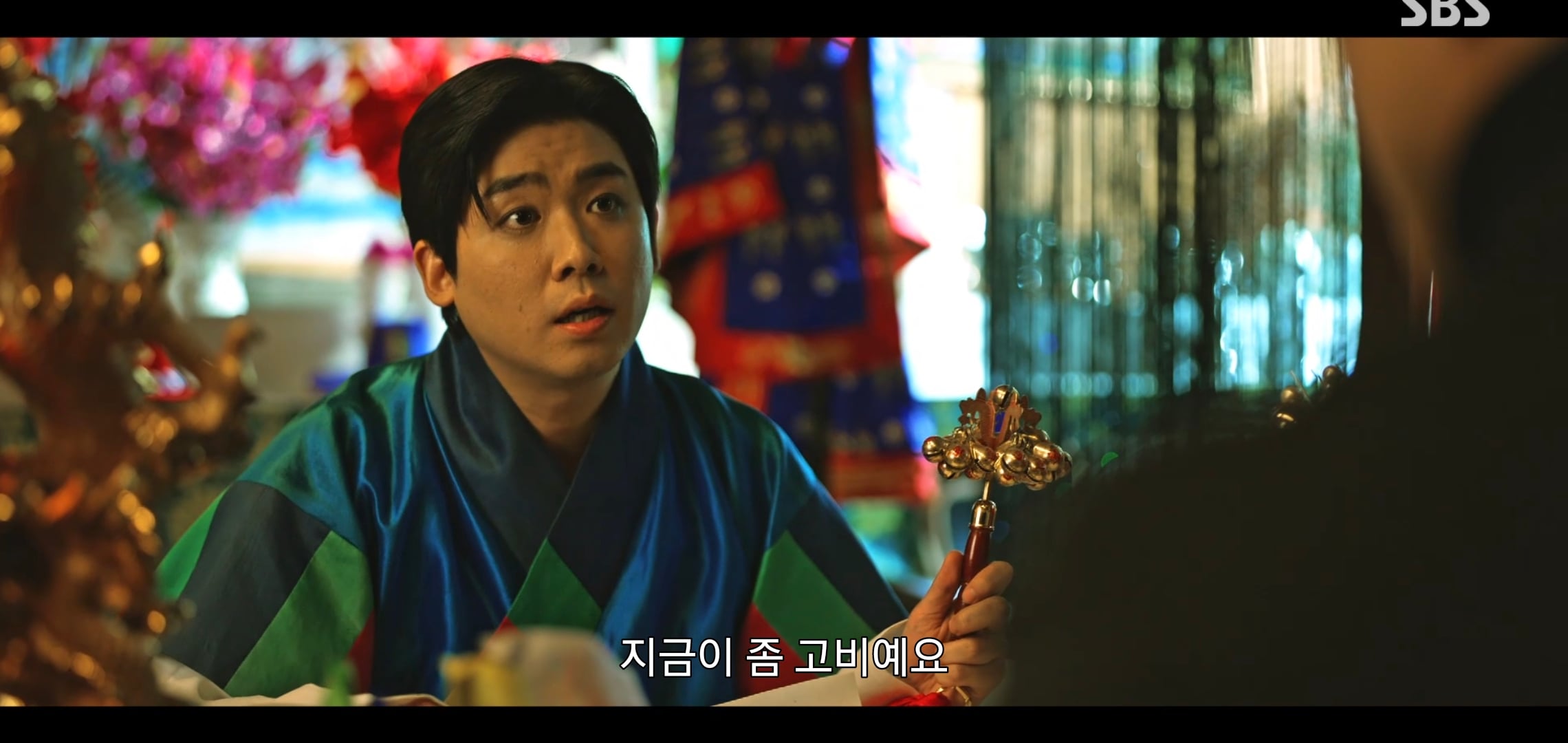 드라마 악귀에서 자꾸 웃긴 연기 잘 하는 오정세.gif | 인스티즈