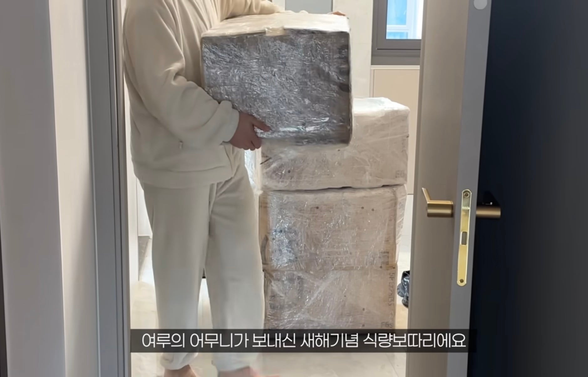중남 어머니의 새해맞이 개큰선물 (feat.쌰갈중남커플) | 인스티즈