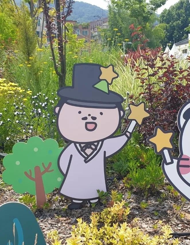 플리마켓 때 쓰던 캐릭터 스탠드 분리수거함에 버렸는데 경비아저씨가....threads | 인스티즈
