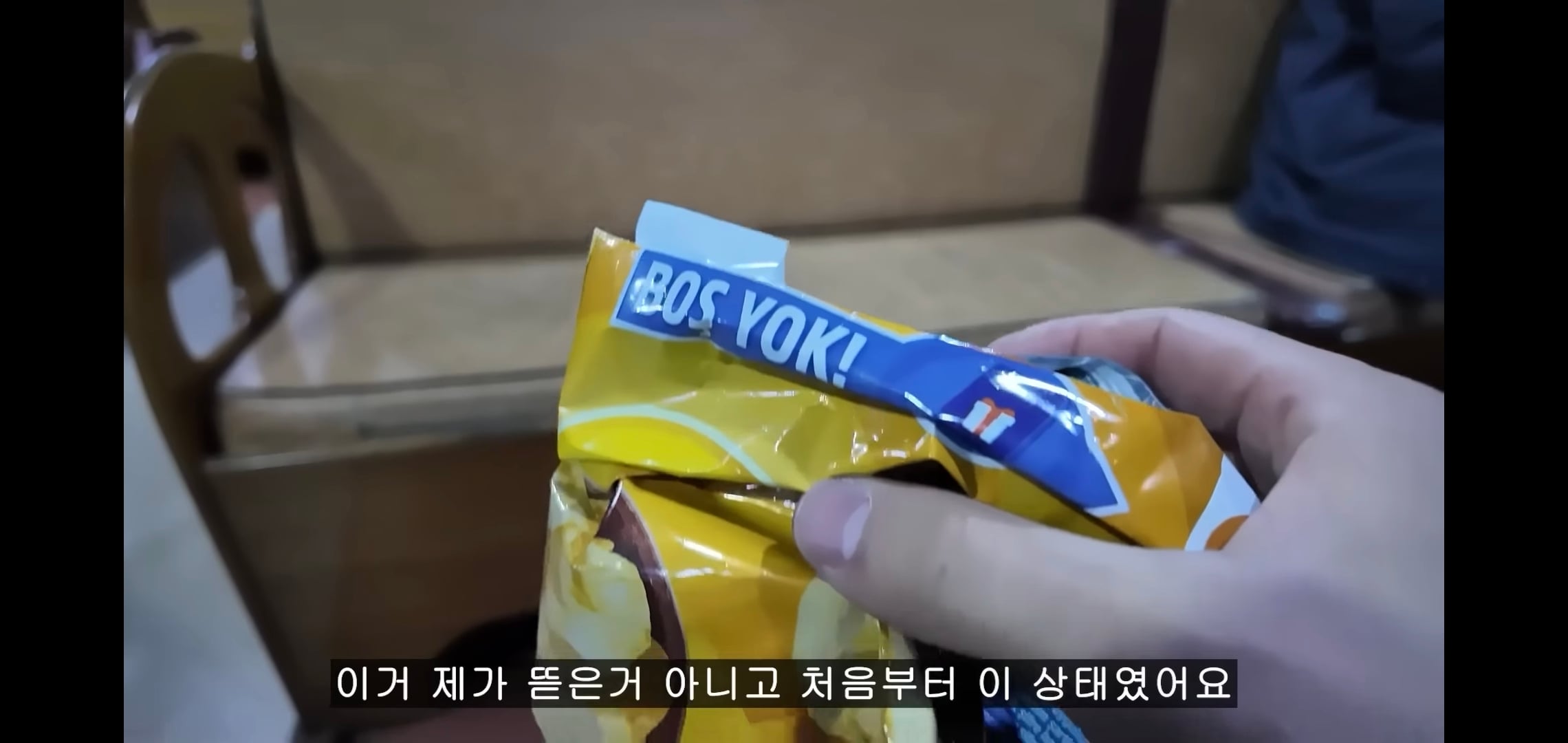 해외여행에서 현지 게이 형님의 플러팅을 전혀 못알아채다가 위기에 빠진 남자.twt | 인스티즈