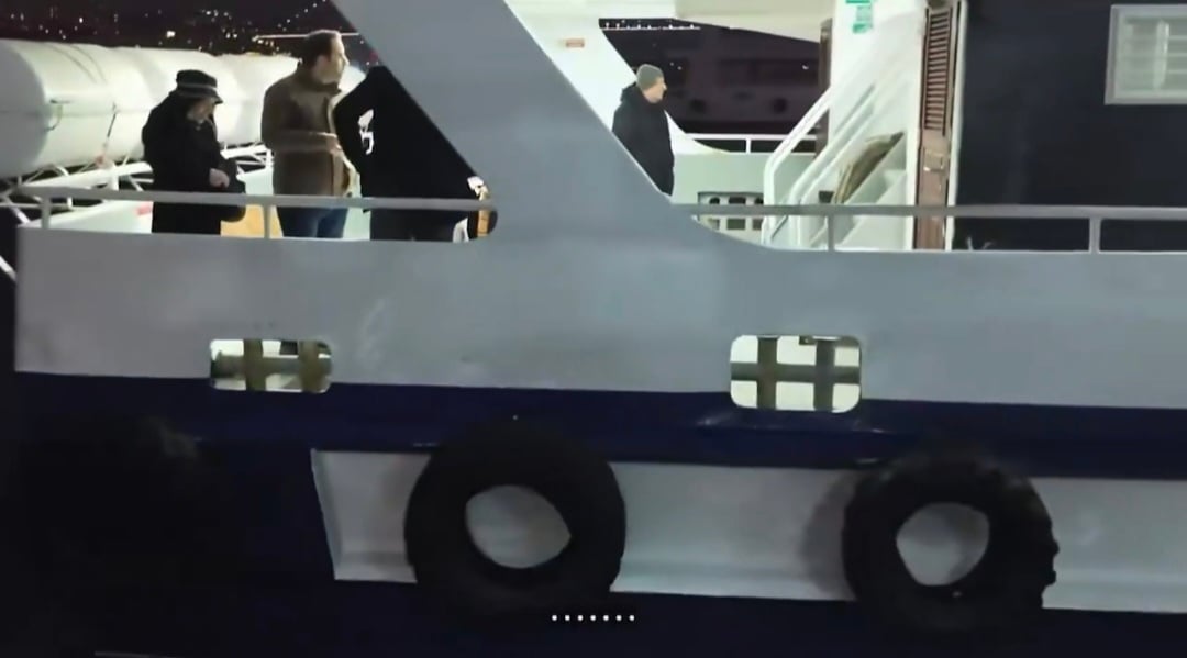 해외여행에서 현지 게이 형님의 플러팅을 전혀 못알아채다가 위기에 빠진 남자.twt | 인스티즈