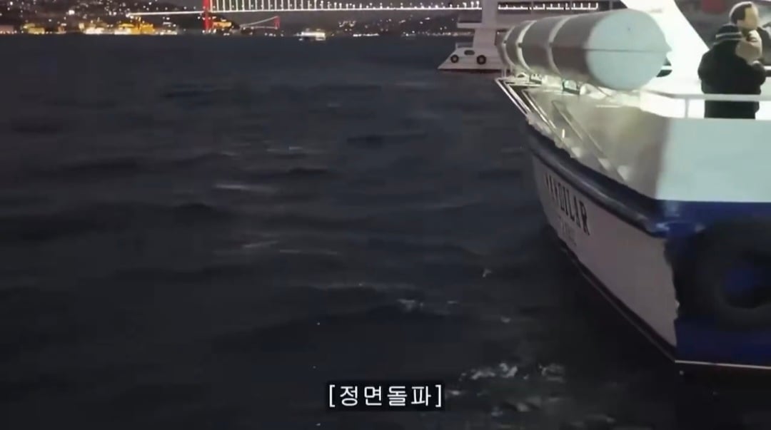 해외여행에서 현지 게이 형님의 플러팅을 전혀 못알아채다가 위기에 빠진 남자.twt | 인스티즈