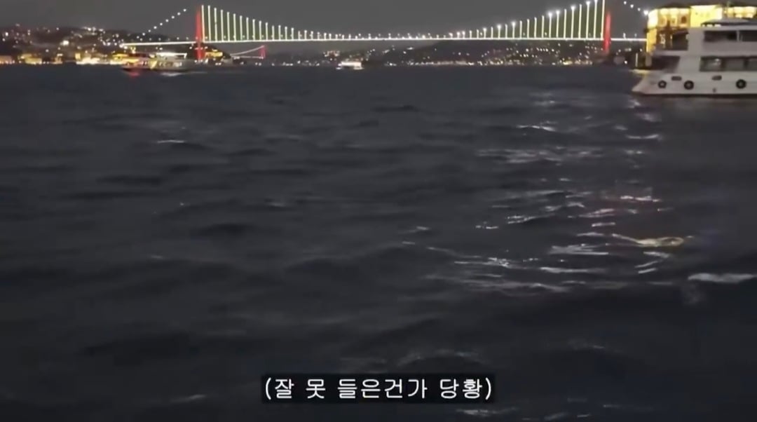 해외여행에서 현지 게이 형님의 플러팅을 전혀 못알아채다가 위기에 빠진 남자.twt | 인스티즈