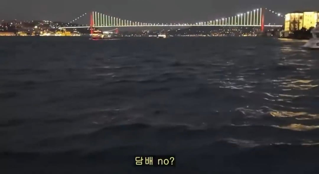 해외여행에서 현지 게이 형님의 플러팅을 전혀 못알아채다가 위기에 빠진 남자.twt | 인스티즈
