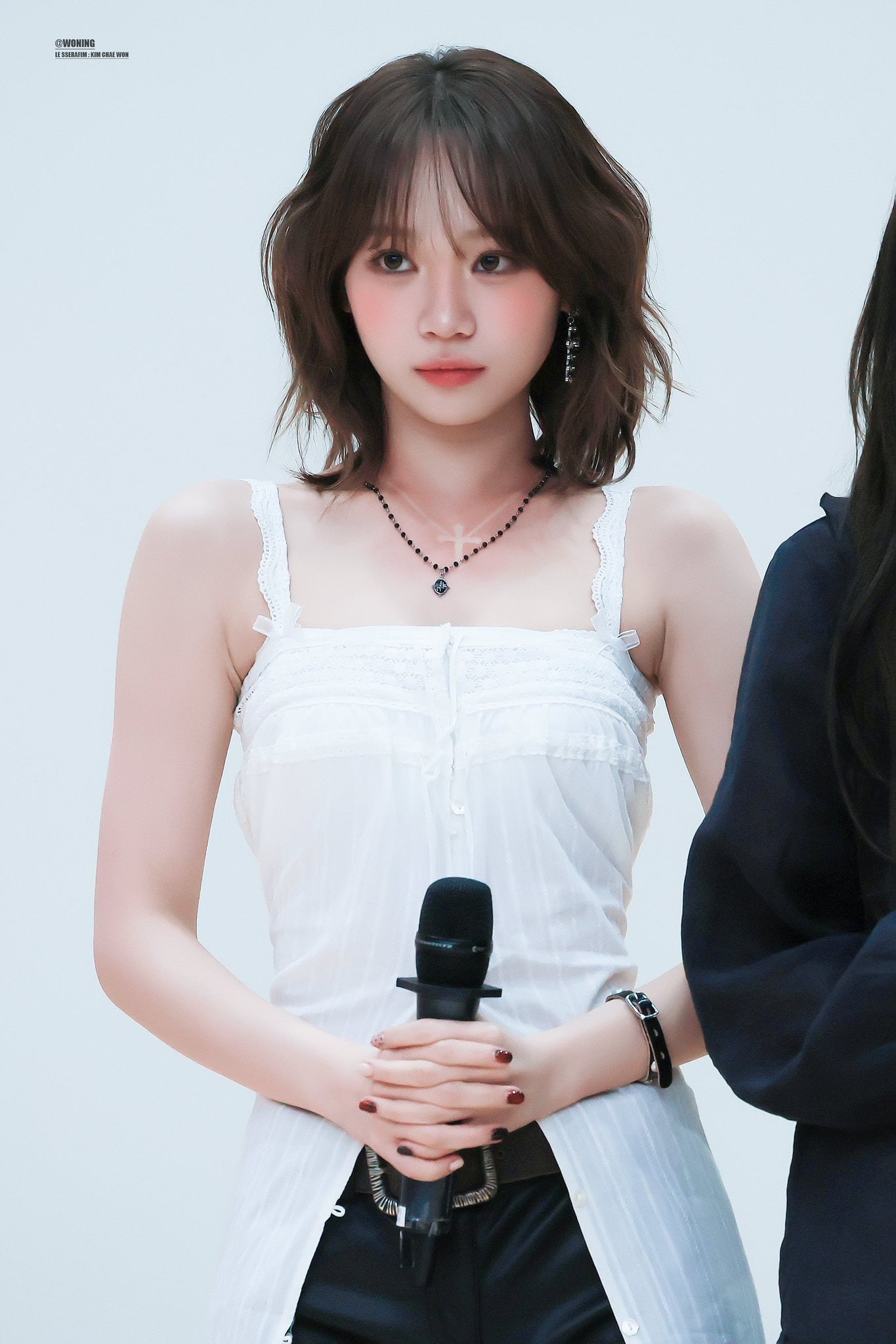 중단발 허쉬컷이 좋아 모아 본 르세라핌 채원 사진.jpg | 인스티즈