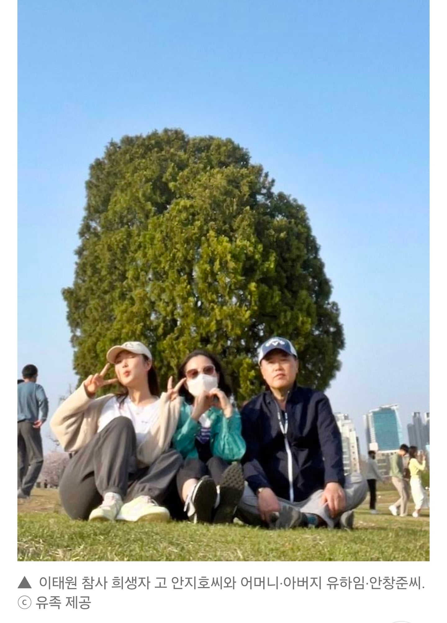 "먼저 간 딸이 있는 곳 주변에 뿌려달라”…이태원 참사 유가족 고 안창준씨 영면 | 인스티즈