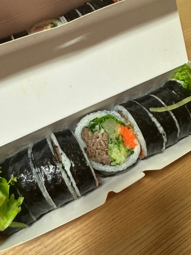 정갈하고 기계로 썬 김밥 안 좋아하는 달글 | 인스티즈
