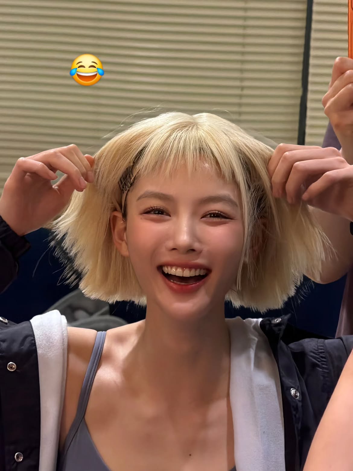 금발로 화보 찍은 얼루어 8월호 김유정.jpg | 인스티즈