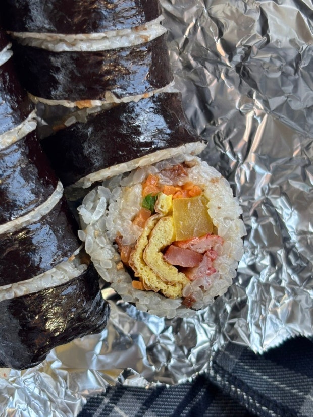 정갈하고 기계로 썬 김밥 안 좋아하는 달글 | 인스티즈