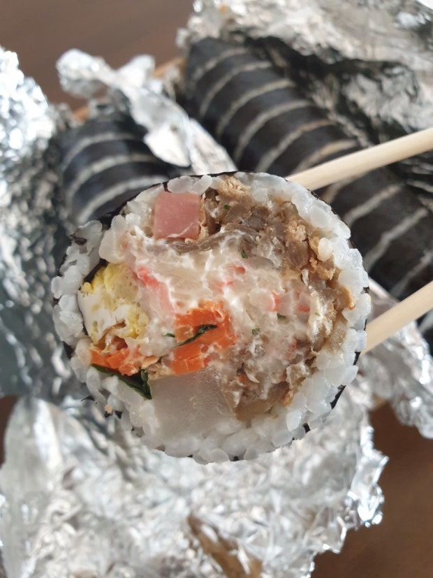 정갈하고 기계로 썬 김밥 안 좋아하는 달글 | 인스티즈