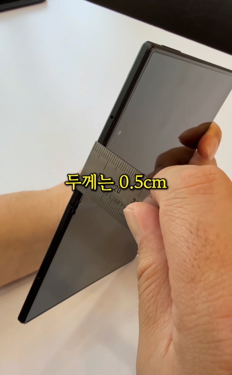 와이드 폴드폰으로 맞붙는 삼성 vs 애플 | 인스티즈