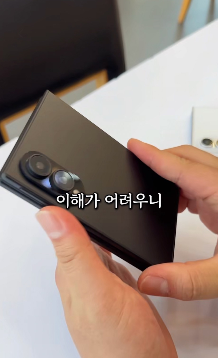 와이드 폴드폰으로 맞붙는 삼성 vs 애플 | 인스티즈