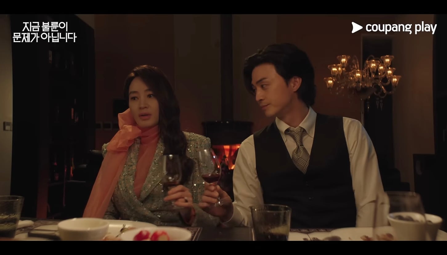 부부로 나온다는 김혜수 김지훈 사진 | 인스티즈