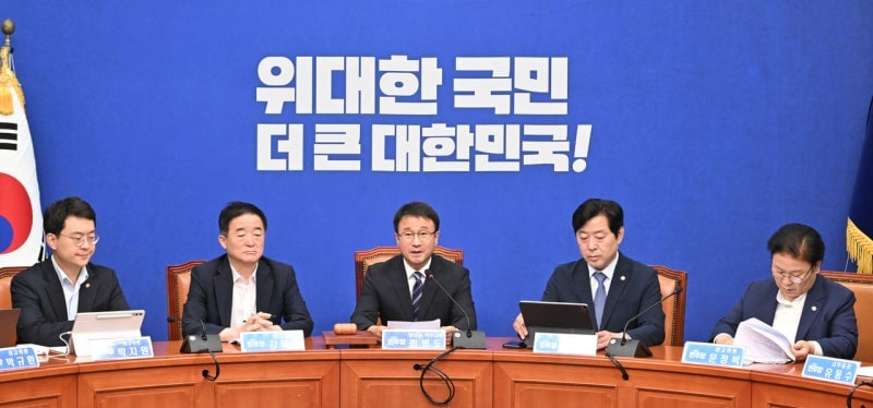 與 "오세훈, 1000만 서울시민 기만했다…정치적·법적 책임져야” | 인스티즈