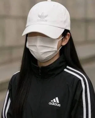 동네 메가커피 주말 12시쯤에 가면 1짤 전원 미성년자고 2짤 전원 직장인, 3짤 전원 대학생임 | 인스티즈