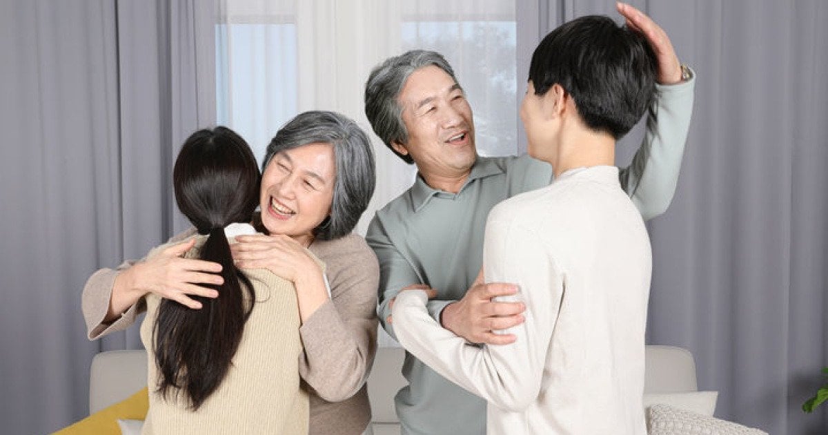"2년간 절친이었는데"…직장서 만난 英 남녀, 알고 보니 '친남매' | 인스티즈