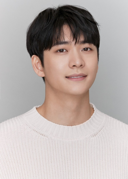 데뷔 후 첫 시상식 MC 맡는다는 강태오 | 인스티즈